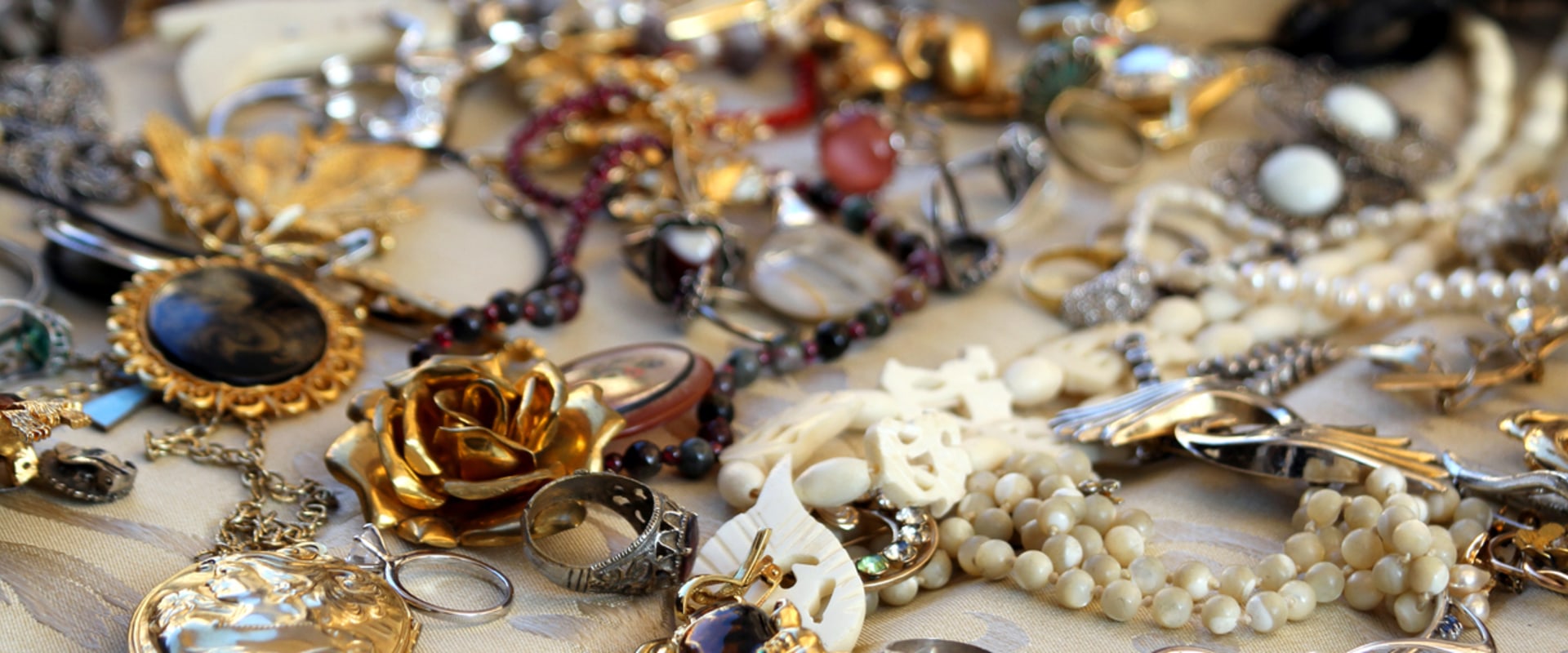 What is the difference between estate and vintage jewelry?